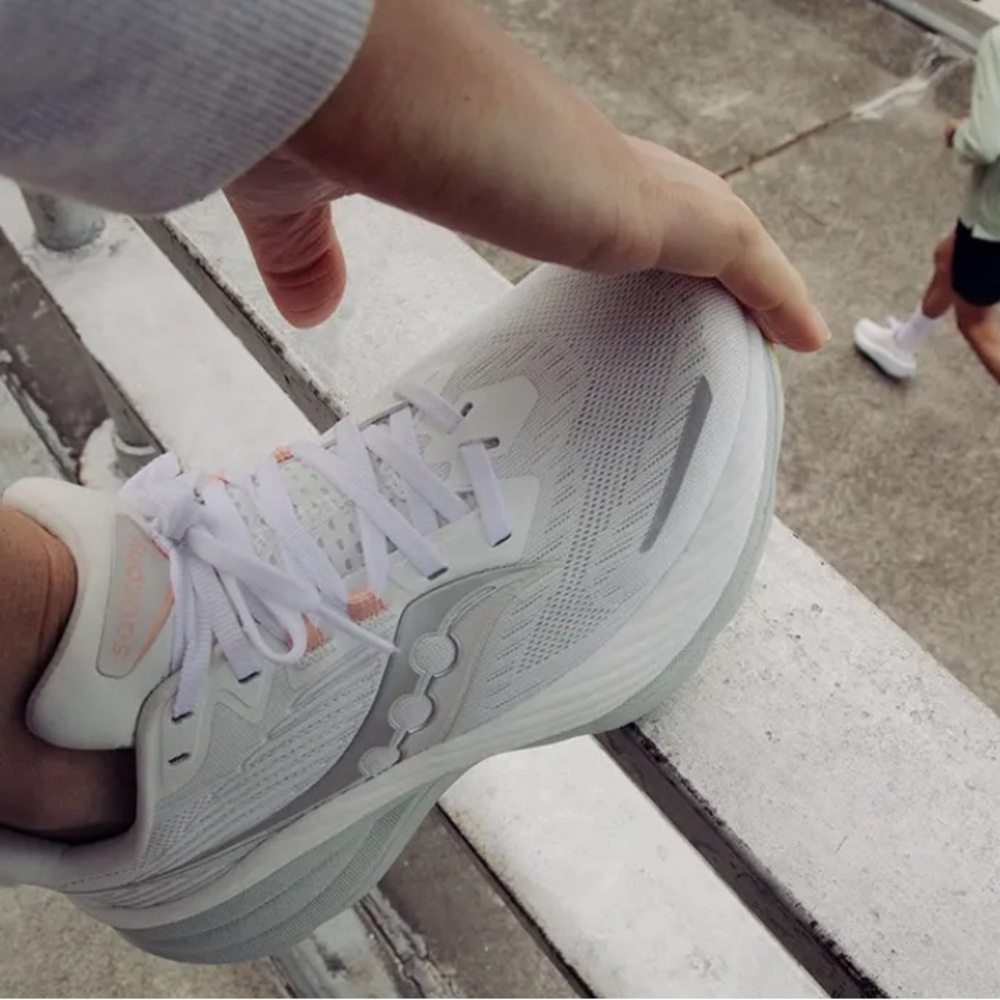 Saucony Hurricane 24 size 9.5